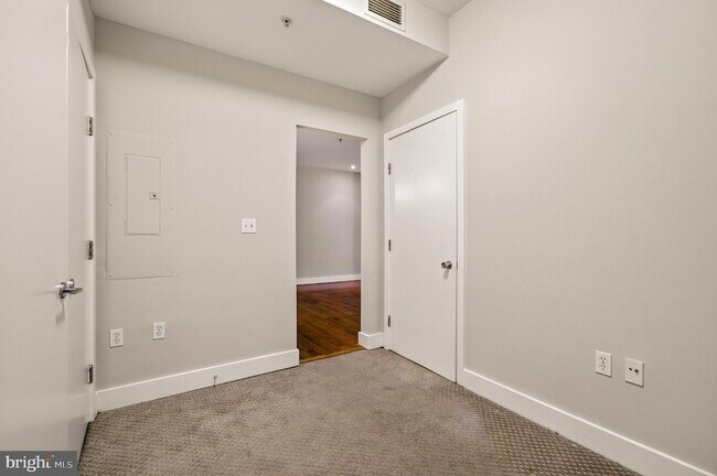 Building Photo - 1435 Chapin St NW