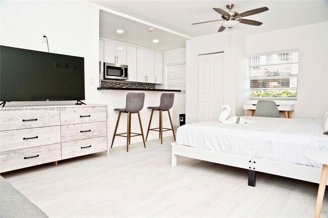 Primary Photo - 4109 N Ocean Dr