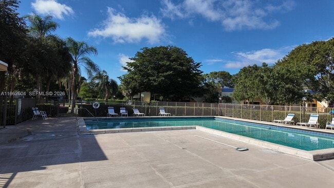 Building Photo - 177 Lakeview Dr