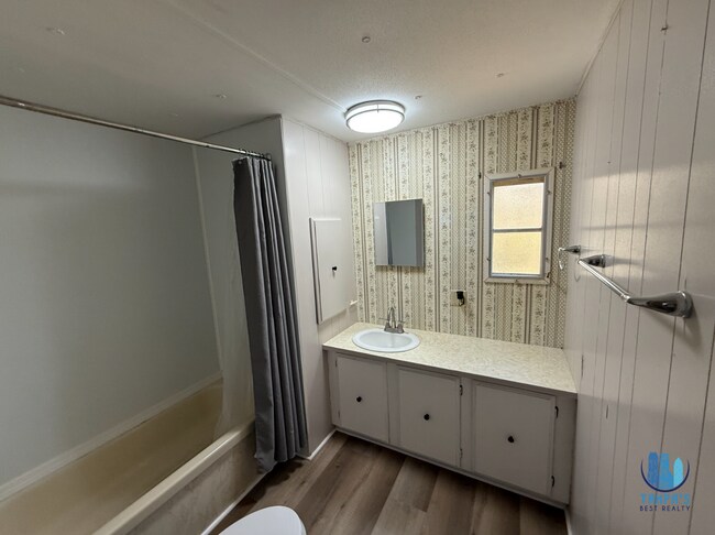 Building Photo - 2 Bed 1 Bath Rental Available in Zephyrhills *Move-In Ready*