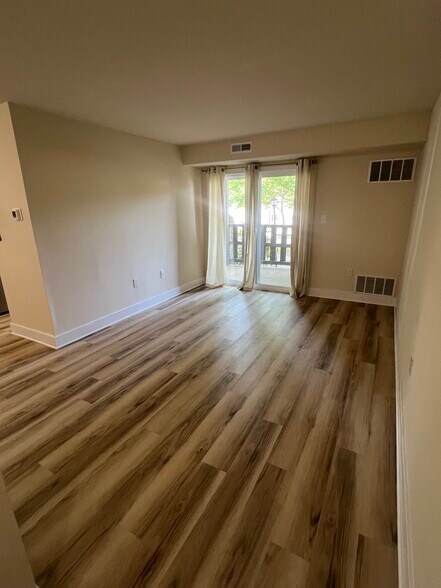 Living Room - 620 Manatawny St