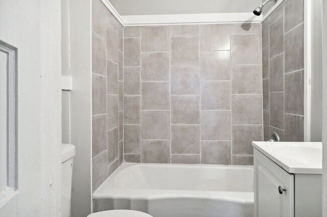 Building Photo - 504 W 48th St