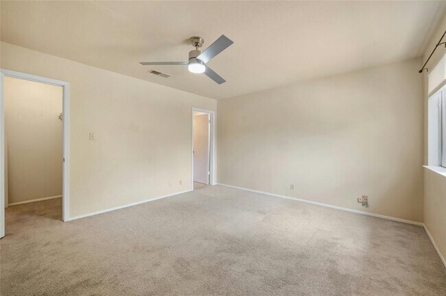 Building Photo - 2316 Montclaire St