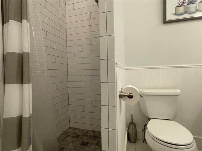 Building Photo - 541 Bellevue Ave