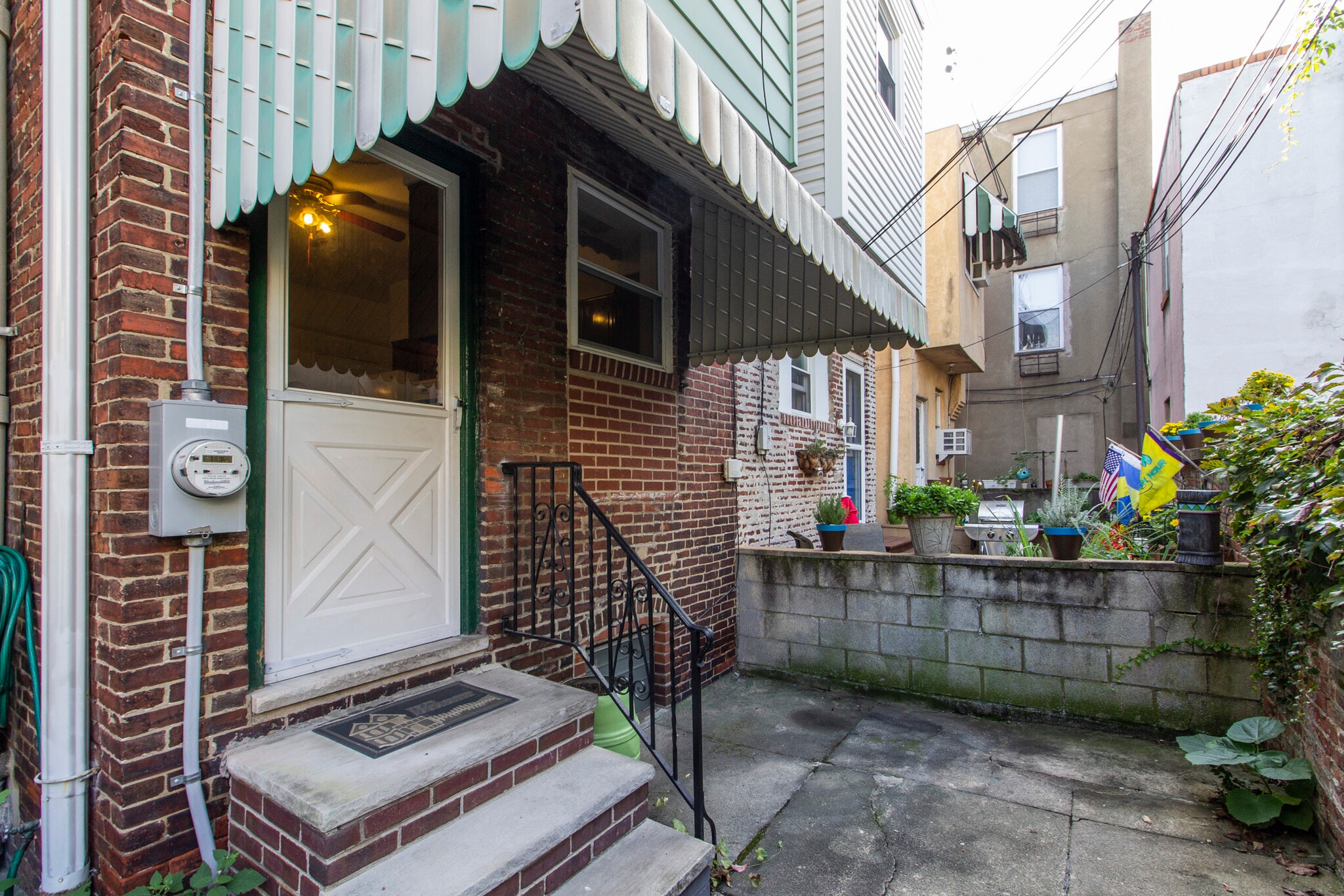 Building Photo - 1122 Linn St