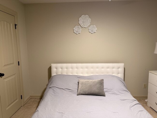 Building Photo - 304 E Fargo St