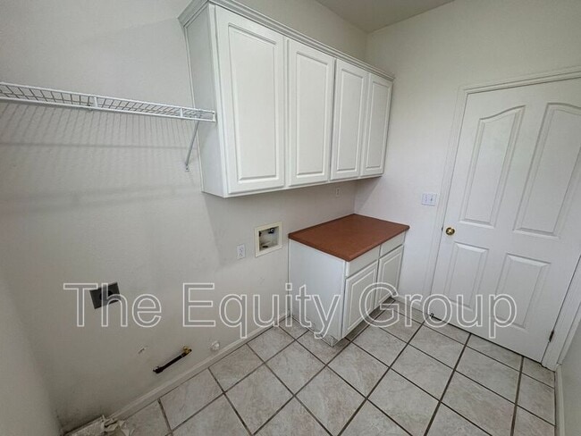 Building Photo - 1249 N Julieann St
