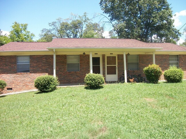 Primary Photo - 2 Bedroom 1 bath duplex in Morristown, TN