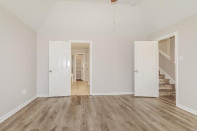 Building Photo - 2439 Ligustrum Flower Dr