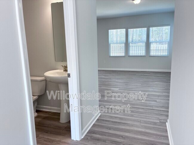 Building Photo - 866 McKenzie Pk Ter