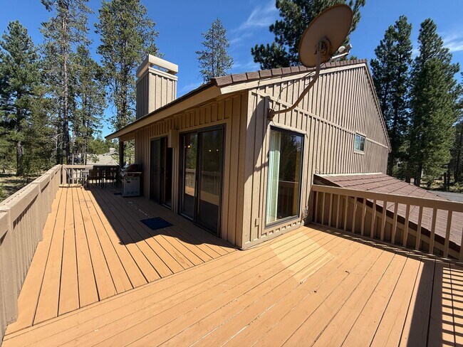 Building Photo - Spacious 3 Bed/2 Bath Home in Sunriver - M...