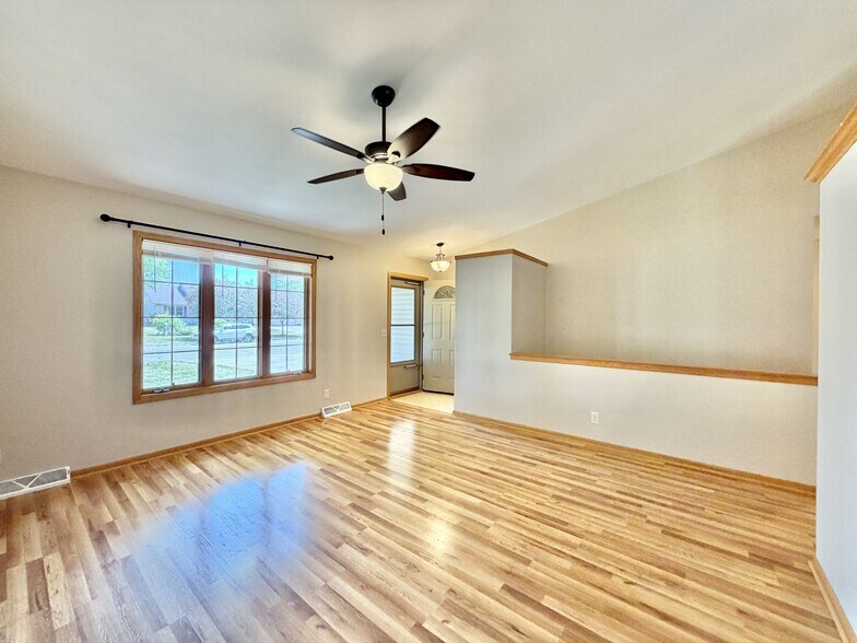 Building Photo - 2701-2703 N Wuthering Hills Dr