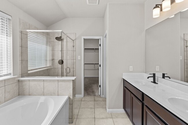 Building Photo - 2218 Levant Ln