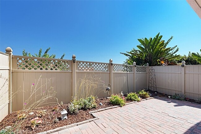 Building Photo - 712 Calle Divino