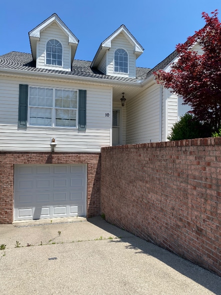Primary Photo - 10 Piney Way