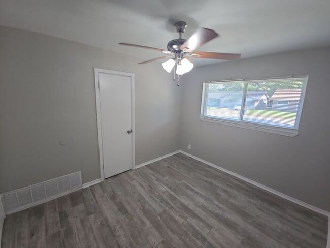 Building Photo - 202 Linda Ln
