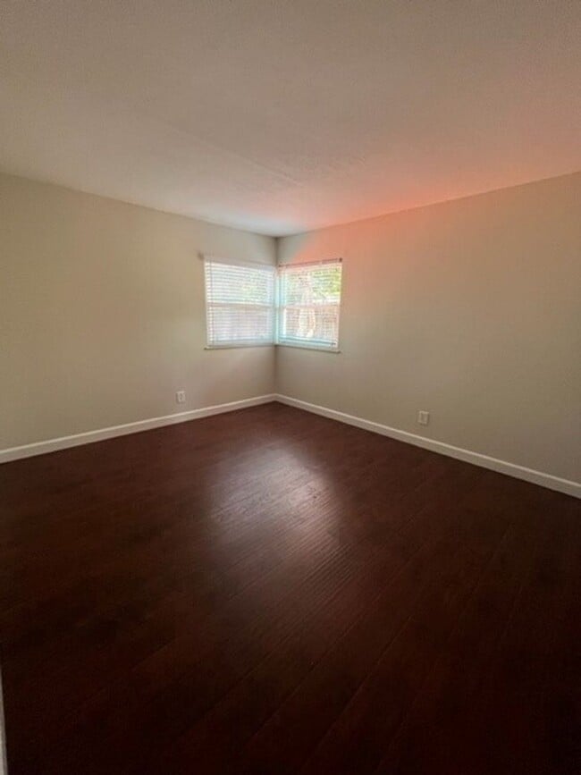 Building Photo - Spacious 2 bed 1bath home in the well desi...