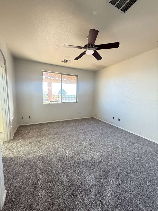 Building Photo - 4 Bedroom 2 Bath with Den in Canyon Trails