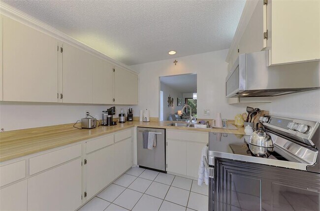 Building Photo - 952 N Beneva Rd