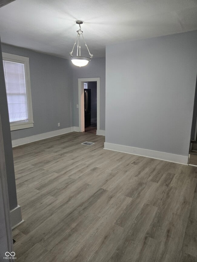 Building Photo - 352 W 28th St