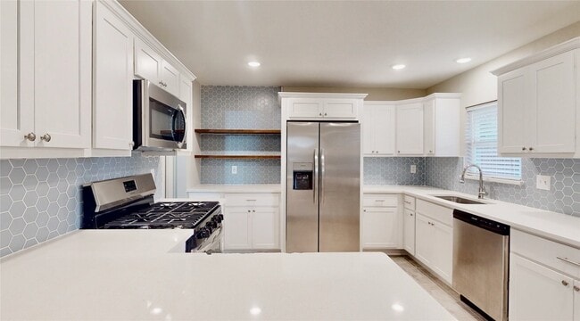 Building Photo - 1404 Meadowcrest Dr