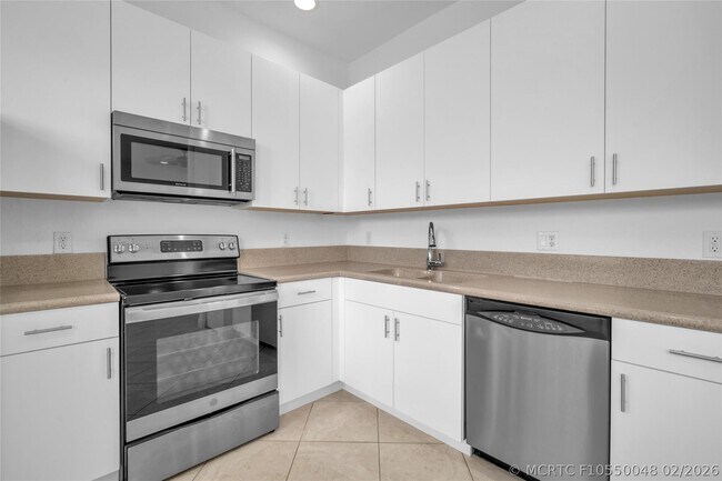 Building Photo - 6809 Lakeside Cir N