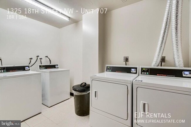 Building Photo - City Living! Stunning One Bedroom W/All En...