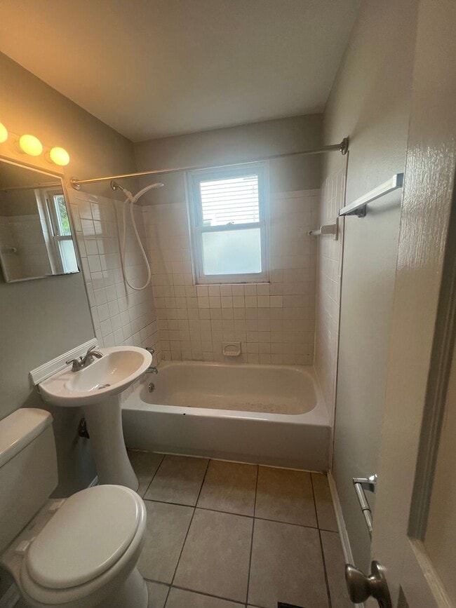Building Photo - Lease option to buy