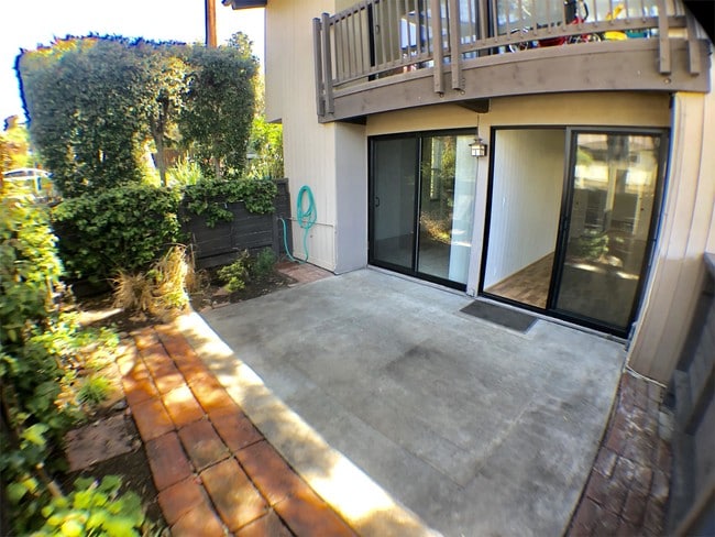 Building Photo - 328 Glenneyre St