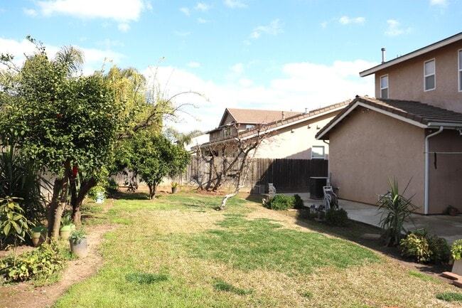 Building Photo - 2346 E Early Ave