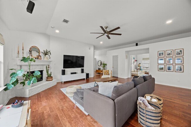 Building Photo - 15609 Royal Dublin Dr