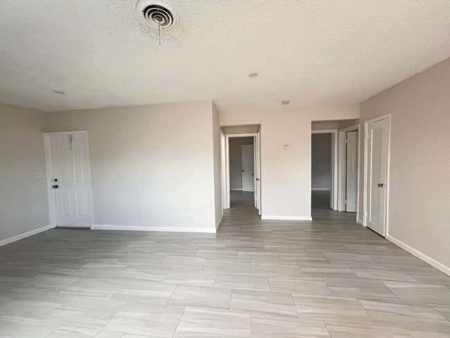 Building Photo - 3121 NE 7th Ave