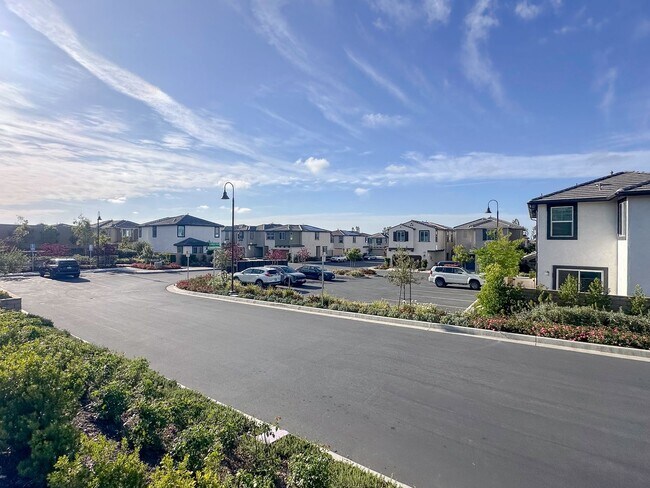 Building Photo - Beautiful Newer Construction,Townhome, 3 Bedroom / 2 Bathroom Home FOR RENT