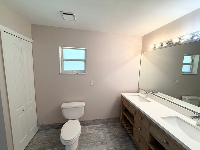 Building Photo - 64 Welling Ln