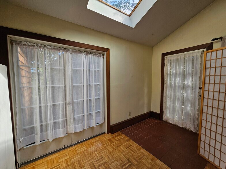 Building Photo - 549 Vistamont Ave