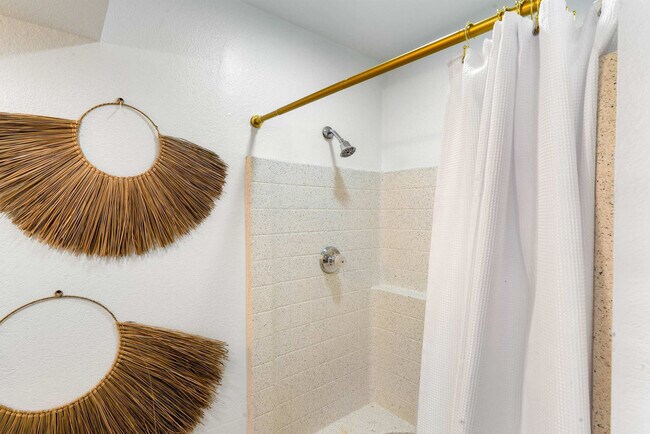 Building Photo - 6235 E Thunderbird Rd