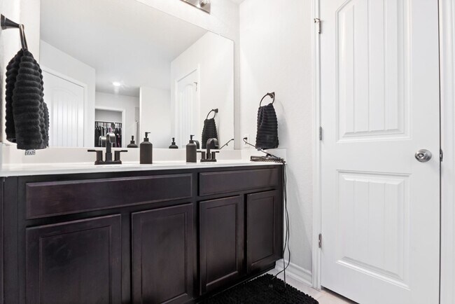 Building Photo - 5919 Hindes Stone