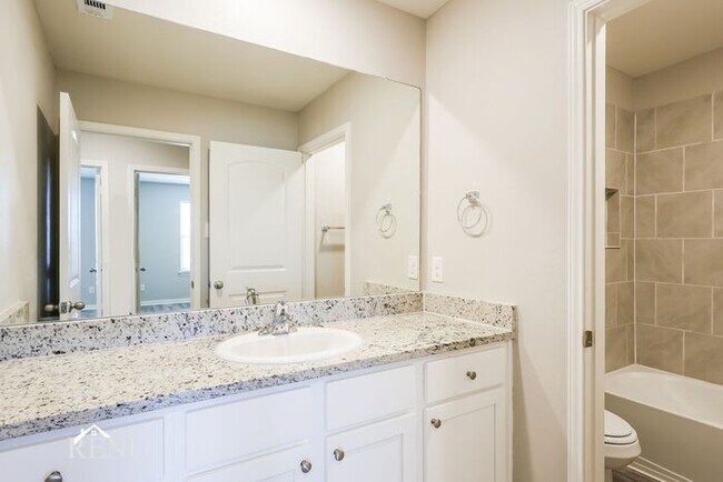 Building Photo - 11010 Yonder Flts