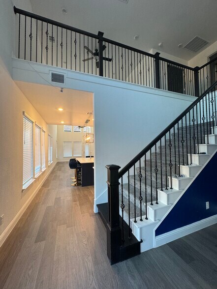 Building Photo - 701 Harmony Trl