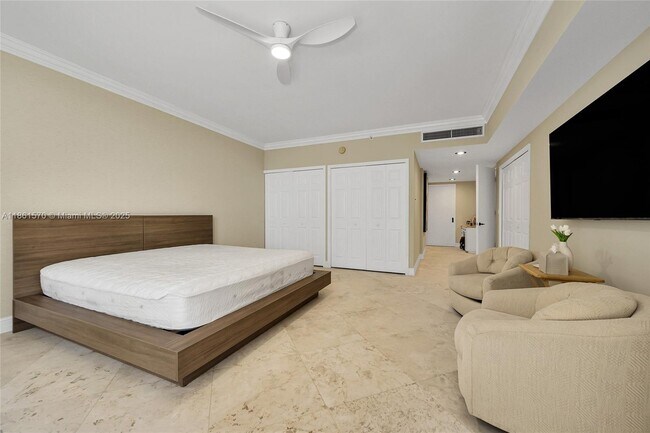 Building Photo - 9559 Collins Ave