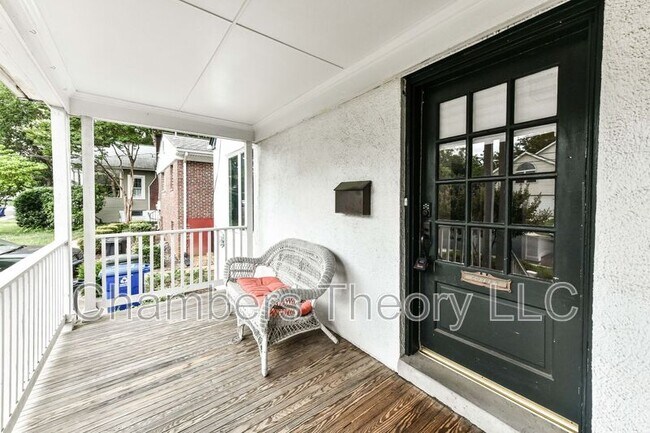Building Photo - 419 S Barton St