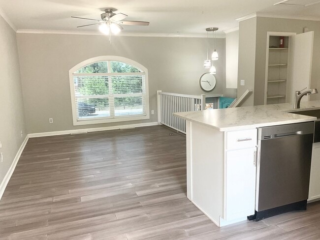 Building Photo - 4 bedroom home on Keith for Rent
