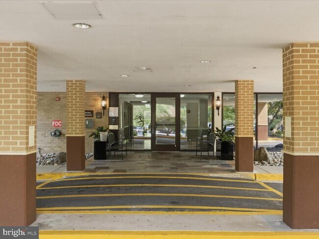 Building Photo - 600 Roosevelt Blvd