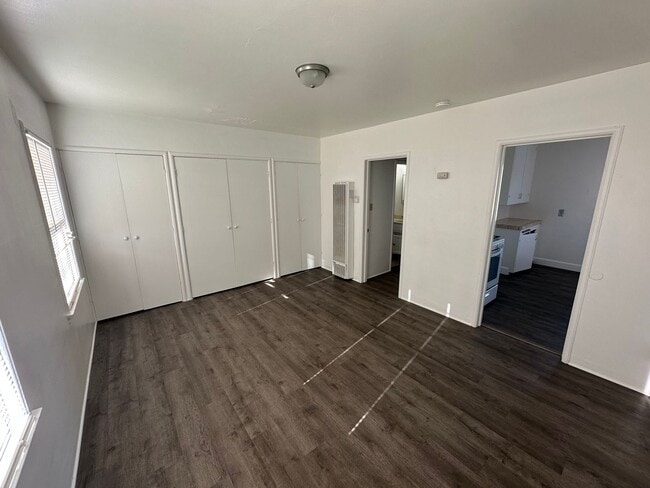 Building Photo - Spacious Studio unit above Garage