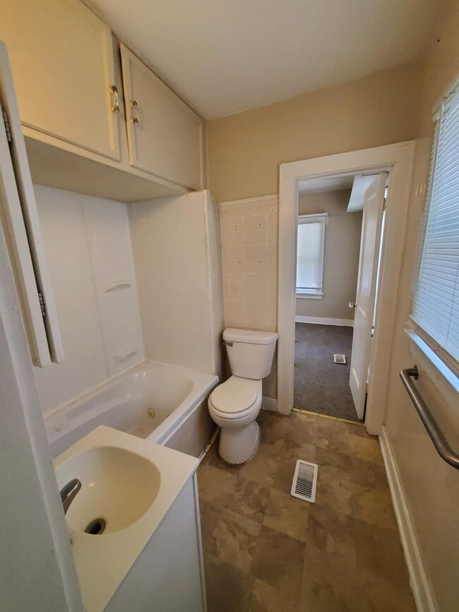 Building Photo - COMING VERY SOON!! Single family home Near...