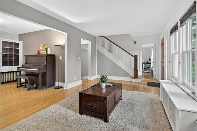 Building Photo - 204 Roat St