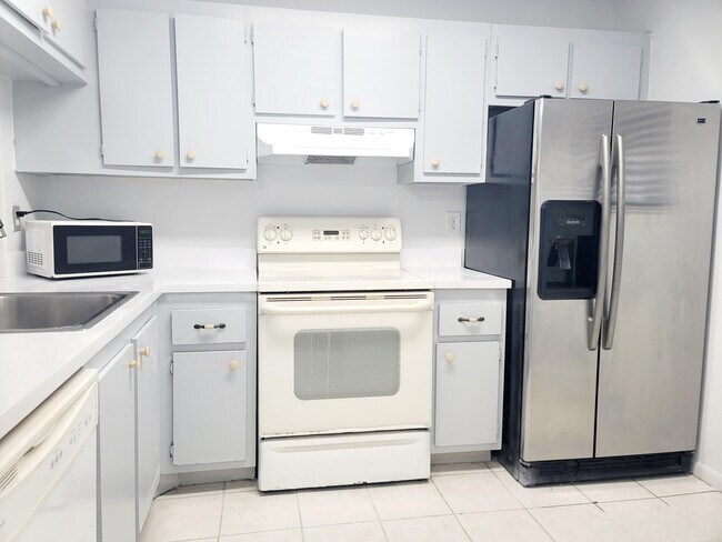 Building Photo - 15702 E Waterside Cir