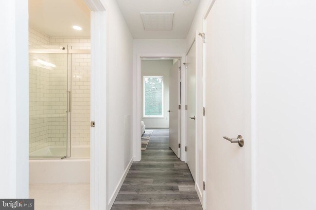 Building Photo - 2559 Amber St