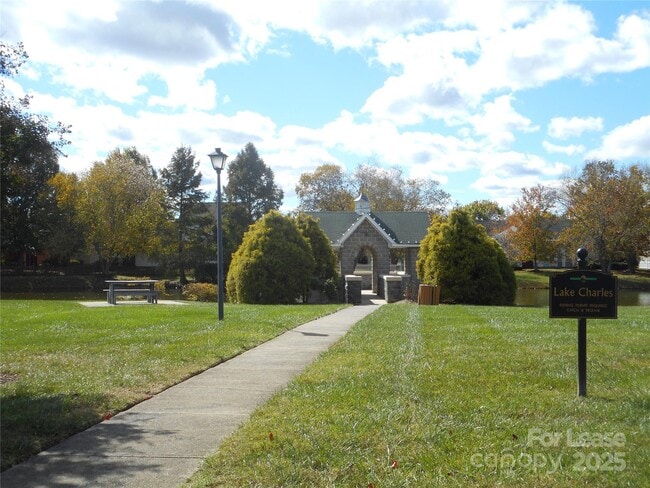 Building Photo - 3804 York Aly