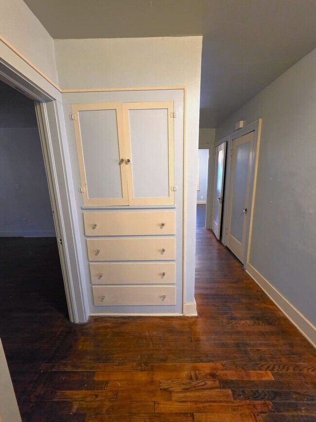 Building Photo - 3 Bed, 1 Bath Home in NW OKC Close to Plaza District